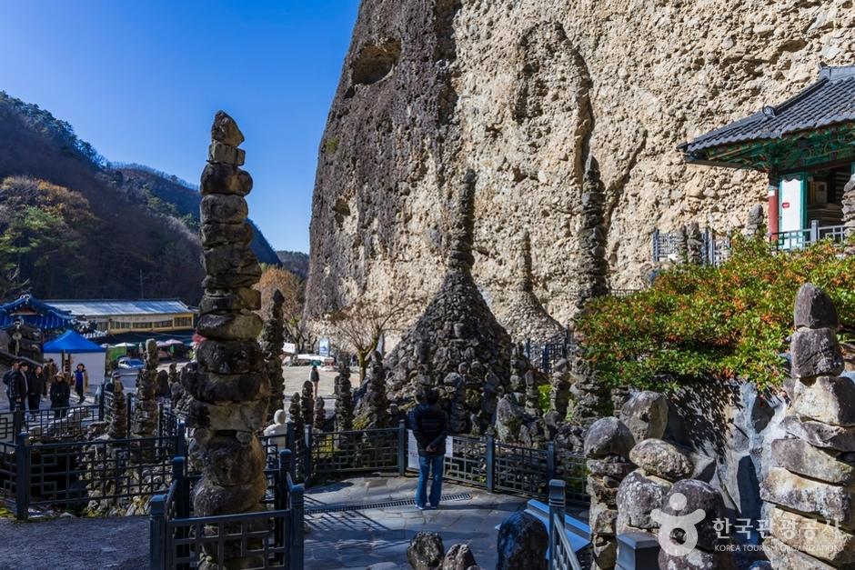 캔디여행사[부산출발]진안 마이산 탑사+마이정원+역사박물관 당일여행